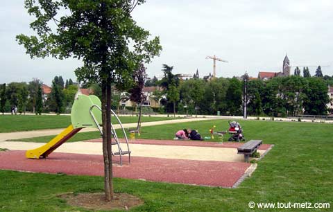 Parc de la Seille à Metz jeux enfants 1