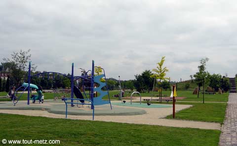 Parc de la Seille à Metz jeux enfants 2