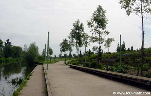 Parc de la Seille à Metz cote riviere 7