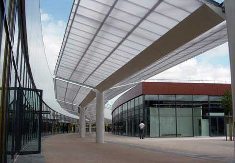 Metzanine et son allée centrale couverte